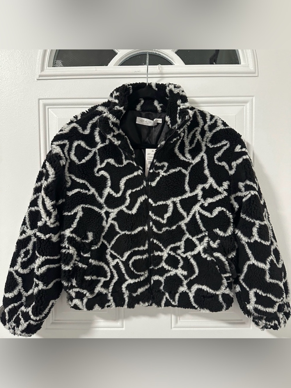 All in Favor Floral Sherpa Fleece Jacket XS Black White NWT $64